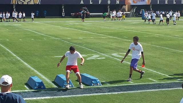 库里8分利拉德杀死比赛 奥尼尔队与巴克利队对决.